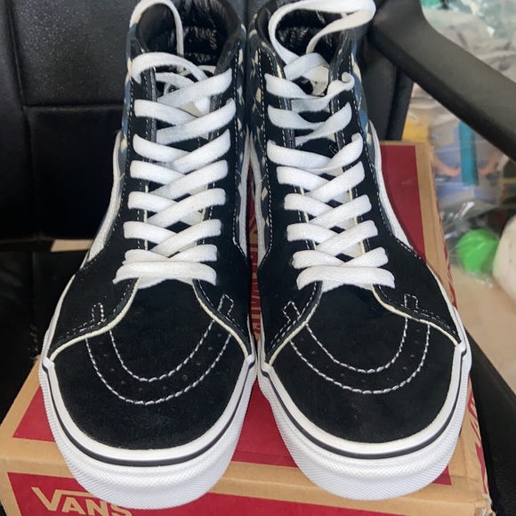 Vans - Picture 2 of 4